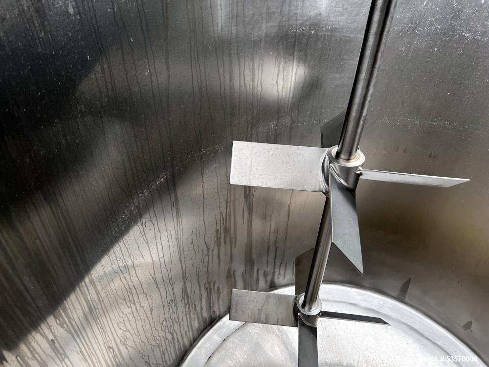 Viatec, Approximately 1,000 Gallon Tank with Agitator