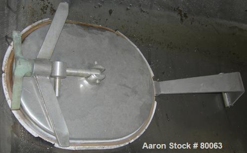 USED: Walker tank, 1000 gallon, 316 stainless steel, vertical. 54" diameter x 99" straight side, dish top and bottom. Openings: top (3) 2-1/2" tri clamp, (2) 2" tri clamp, 3" tri clamp, 19" manway wi...