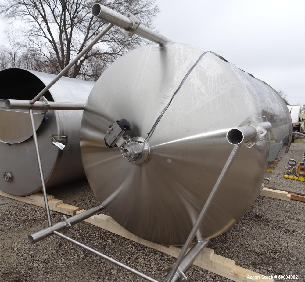 Used Walker Holding Tank, 3000 Gallon, 316 Stainless Steel, Vertical.