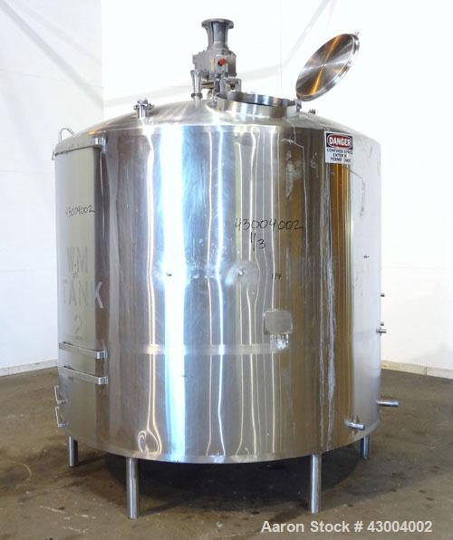Used Walker Stainless Mix Tank, 1500 Gallon, 304 Stainless Steel, Vertical. Approximate 84" diameter x 64" straight side. Dished top, coned bottom. Internal rated atmospheric at 100 degrees F. Top mo...