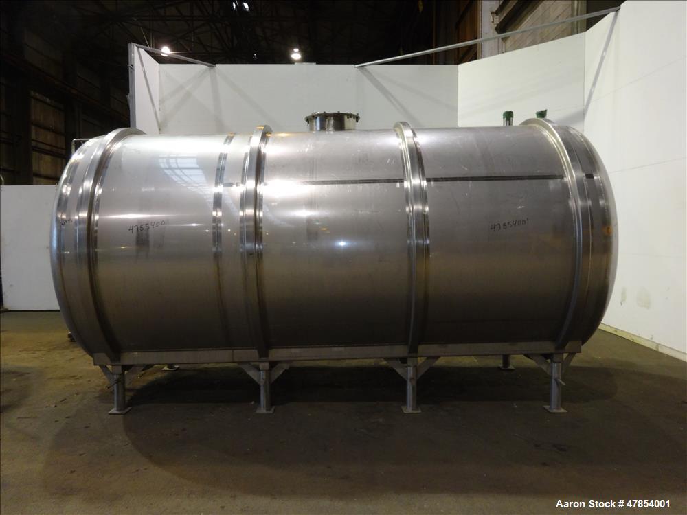 Used Walker Tank, Model SSHHT, 4,500 Gallon, 304 Stainless steel. Horizontal