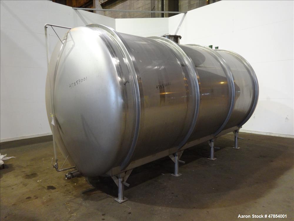 Used Walker Tank, Model SSHHT, 4,500 Gallon, 304 Stainless steel. Horizontal