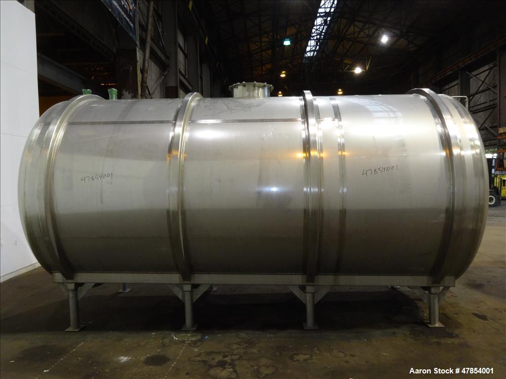 Used Walker Tank, Model SSHHT, 4,500 Gallon, 304 Stainless steel. Horizontal
