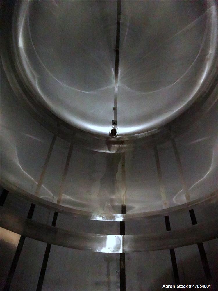 Used Walker Tank, Model SSHHT, 4,500 Gallon, 304 Stainless steel. Horizontal