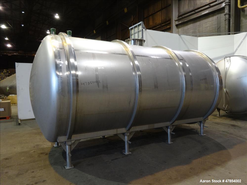 Used Walker Tank, Model SSHHT, 4,500 Gallon, 304 Stainless steel. Horizontal.