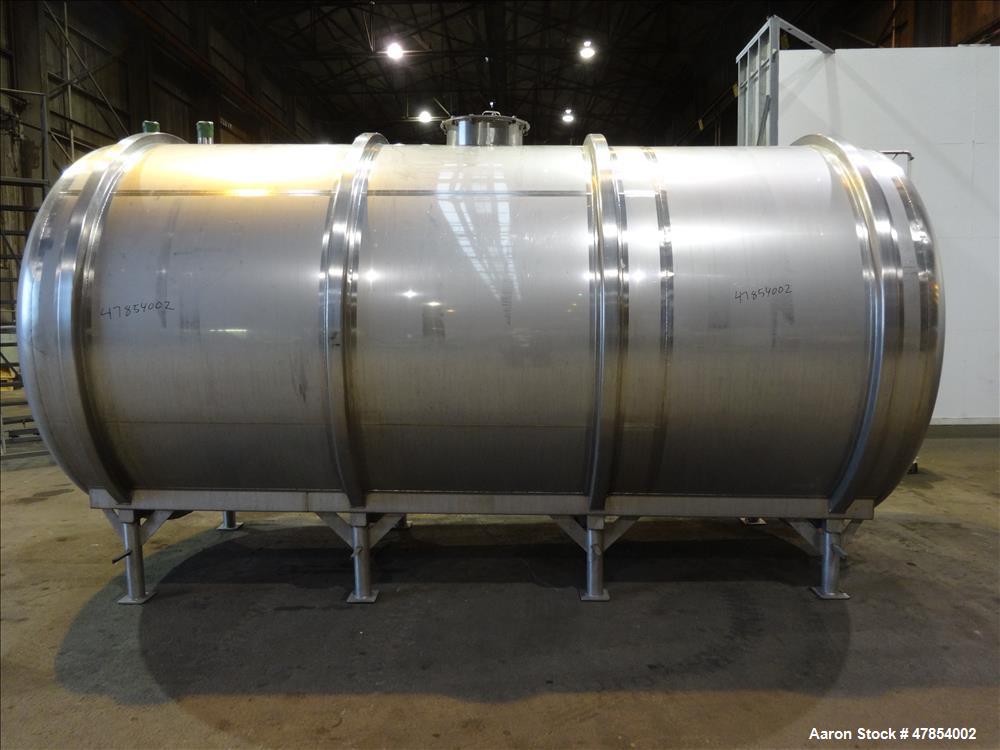 Used Walker Tank, Model SSHHT, 4,500 Gallon, 304 Stainless steel. Horizontal.