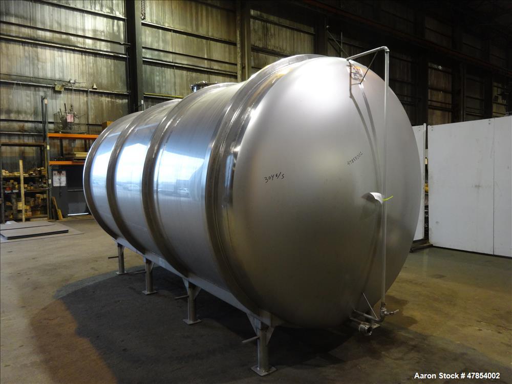Used Walker Tank, Model SSHHT, 4,500 Gallon, 304 Stainless steel. Horizontal.