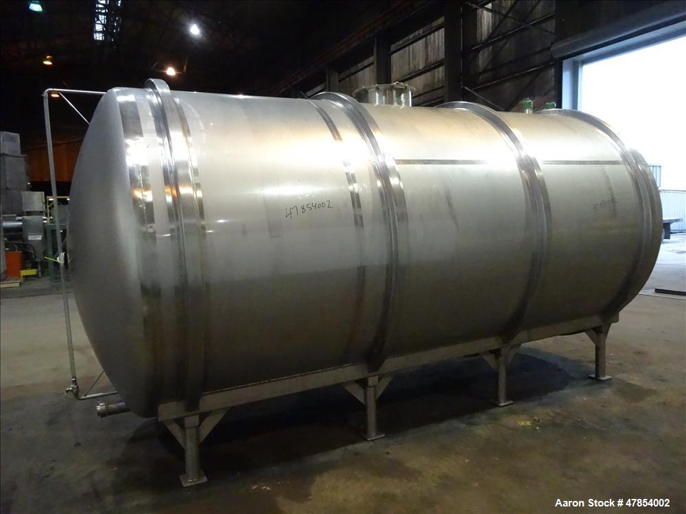 Used Walker Tank, Model SSHHT, 4,500 Gallon, 304 Stainless steel. Horizontal.
