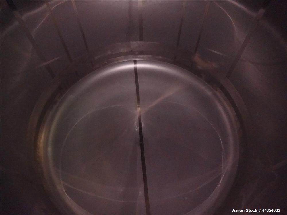 Used Walker Tank, Model SSHHT, 4,500 Gallon, 304 Stainless steel. Horizontal.