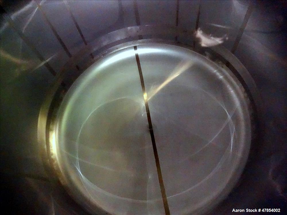 Used Walker Tank, Model SSHHT, 4,500 Gallon, 304 Stainless steel. Horizontal.