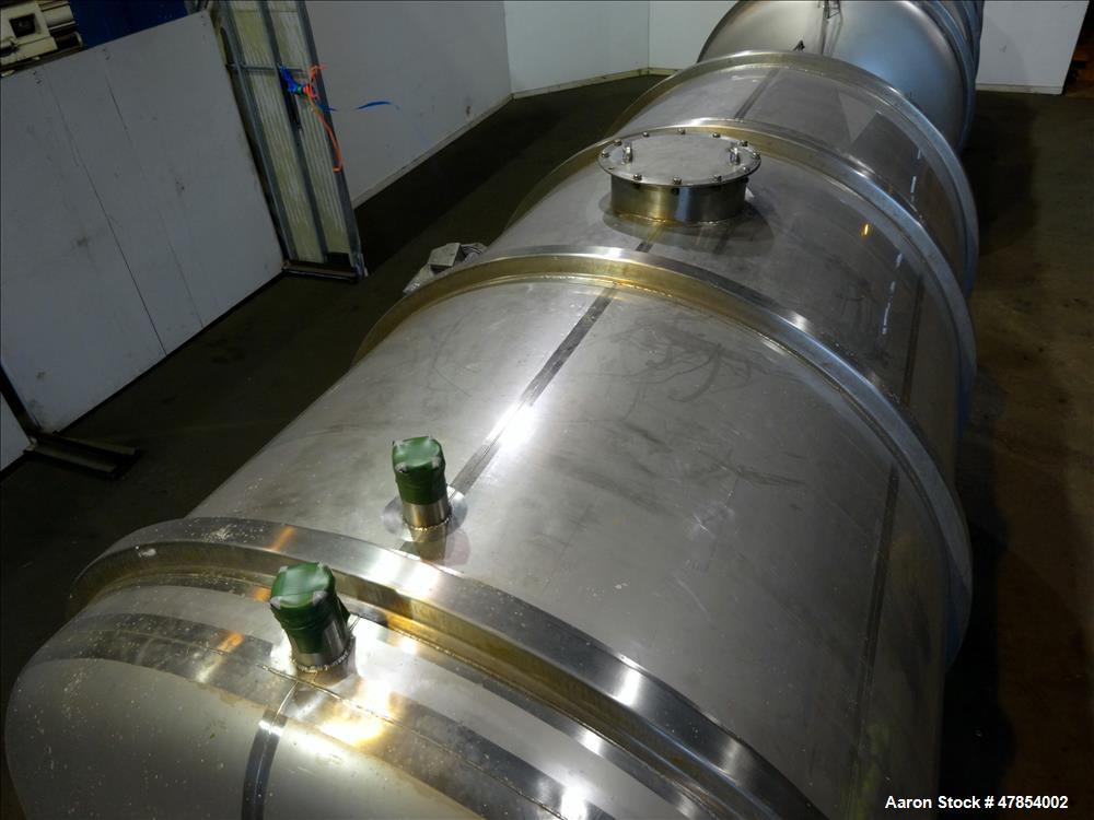 Used Walker Tank, Model SSHHT, 4,500 Gallon, 304 Stainless steel. Horizontal.