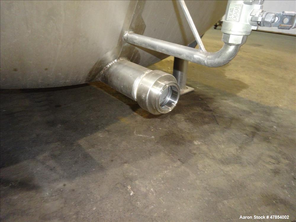 Used Walker Tank, Model SSHHT, 4,500 Gallon, 304 Stainless steel. Horizontal.