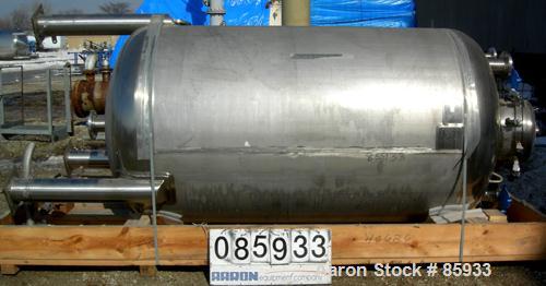 Unused-UNUSED: Walker 1000 gallon, 316L stainless steel, vertical pressure tank. 60" diameter x 87" straight side. Dish top and bottom. Internal rated 90 psi at 350 deg F. Top openings: 18" manway wi...