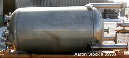 Unused-UNUSED: Walker 1000 gallon, 316L stainless steel, vertical pressure tank. 60" diameter x 87" straight side. Dish top and bottom. Internal rated 90 psi at 350 deg F. Top openings: 18" manway wi...