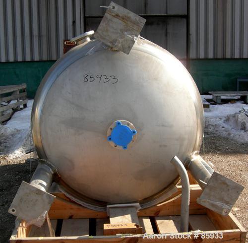 Unused-UNUSED: Walker 1000 gallon, 316L stainless steel, vertical pressure tank. 60" diameter x 87" straight side. Dish top and bottom. Internal rated 90 psi at 350 deg F. Top openings: 18" manway wi...