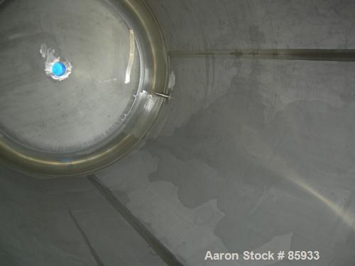 Unused-UNUSED: Walker 1000 gallon, 316L stainless steel, vertical pressure tank. 60" diameter x 87" straight side. Dish top and bottom. Internal rated 90 psi at 350 deg F. Top openings: 18" manway wi...