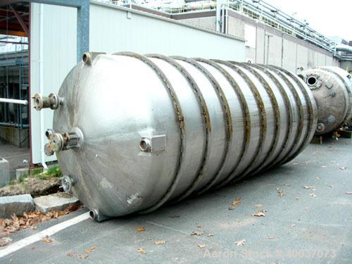 Used: Walker Stainless pressure tank, 3000 gallon, stainless steel, vertical. Approximately 72" diameter x 166" straight side, dished top and bottom. Internal rated 35/fv psi at 325 deg.f.. Foote agi...