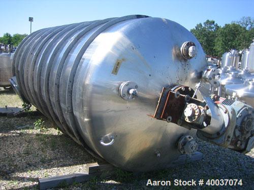 Used- Walker Stainless Pressure Tank, 3000 Gallon, 316 Stainless Steel, Vertical. Approximate 72'' diameter x 166'' straight...