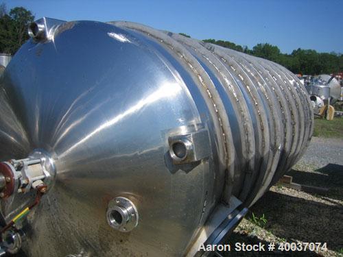 Used Walker Stainless Pressure Tank, 3000 Gallon, 316 Stainless Steel, Vertical. Approximate 72'' diameter x 166'' straight side, dished top and bottom. Internal rated 35/fv psi at 325 deg F. Foote a...
