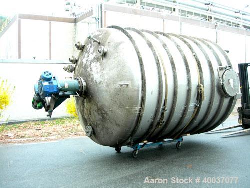 Used: Walker Stainless pressure tank, 4000 gallon, stainless steel, vertical. Approximately 96" diameter x 120" straight side, dished top and bottom. Internal rated 35/fv psi at 325 deg.f.. Approxima...