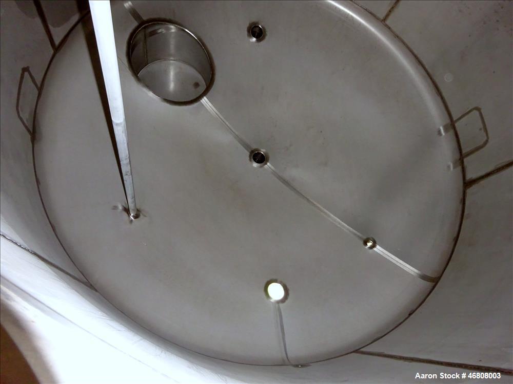 Used Walker 2500 Gallon Tank, 304L Stainless Steel, Vertical.