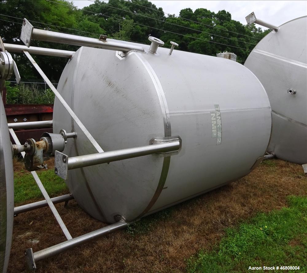 Used Walker 2500 Gallon Tank, 304L Stainless Steel, Vertical.