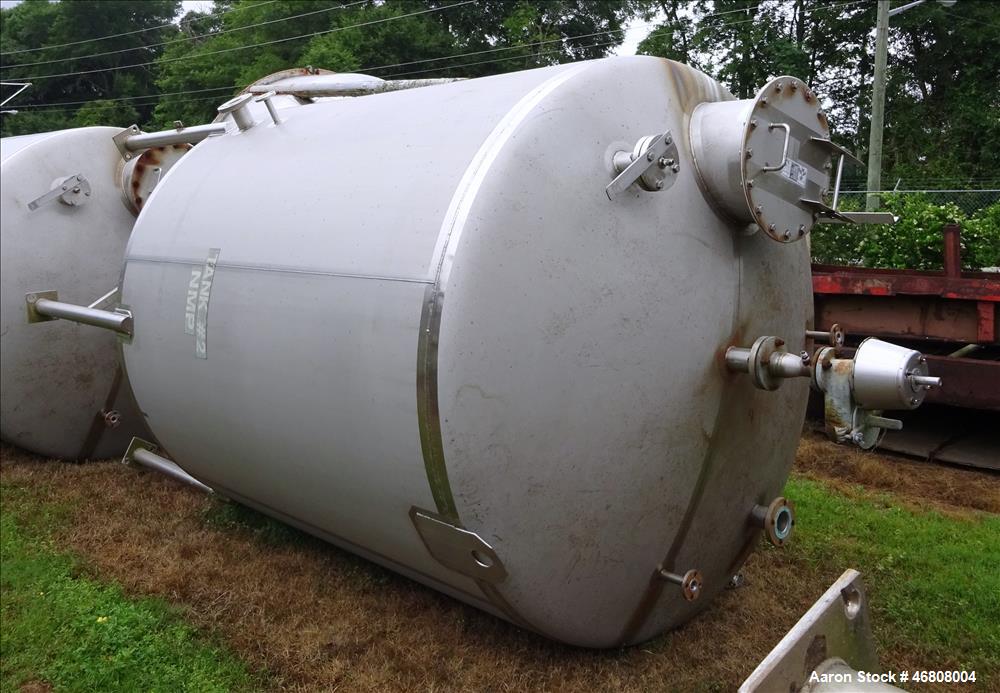 Used Walker 2500 Gallon Tank, 304L Stainless Steel, Vertical.
