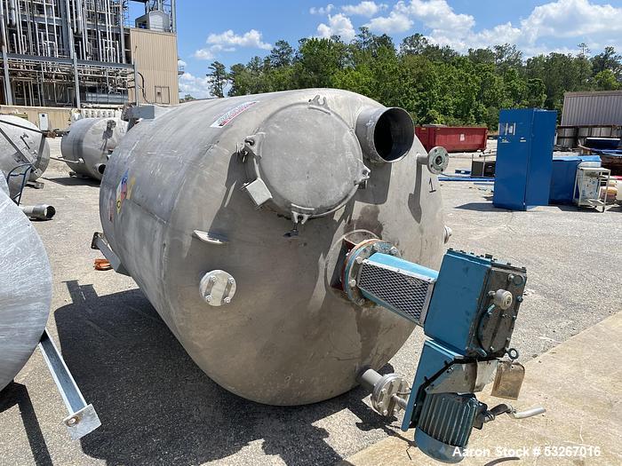 Used- Ward Tank and Heat Exchanger Corp approximately 1400 gallon 304 stainless steel vertical mix tank. 72" diameter X 81" ...