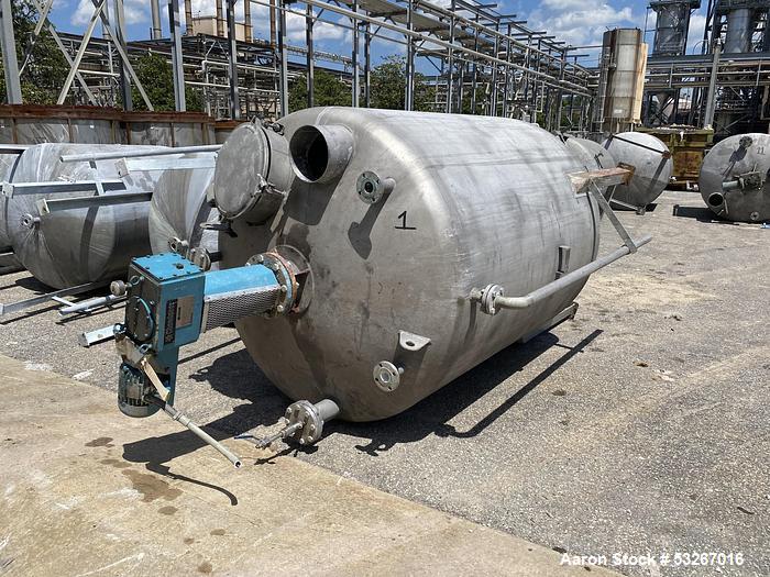 Used- Ward Tank and Heat Exchanger Corp approximately 1400 gallon 304 stainless steel vertical mix tank. 72" diameter X 81" ...