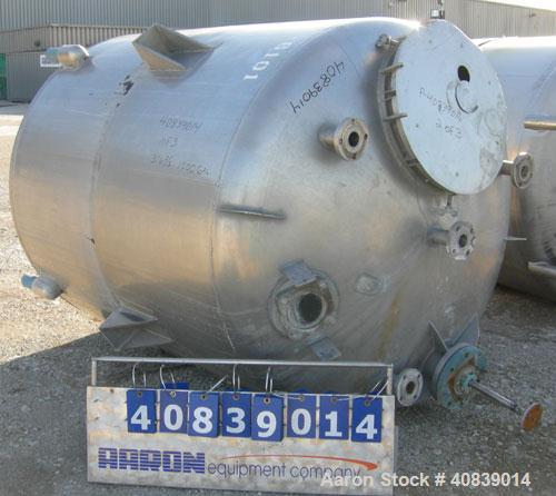 Used Will-Flow Pressure Tank, 1000 Gallon, 316 Stainless Steel, Vertical. 66" diameter x 72" straight side. Dish top and bottom. Internal rated 25 psi at 100 deg F. Off center top entering Lightnin a...