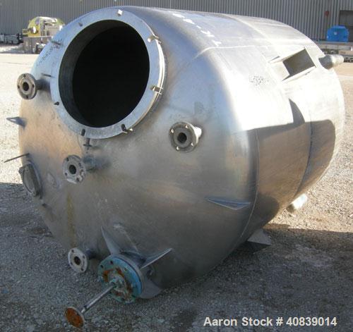 Used Will-Flow Pressure Tank, 1000 Gallon, 316 Stainless Steel, Vertical. 66" diameter x 72" straight side. Dish top and bottom. Internal rated 25 psi at 100 deg F. Off center top entering Lightnin a...
