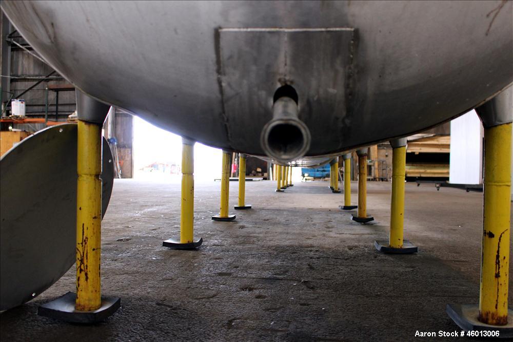 Used Zero Milk Cooling Tank, Model NV1500, 1,500 Gallon, 304 Stainless steel, Horizontal. Approximate 52" diameter x 154" straight side. Dished heads. Dimple jacketed. Insulated with stainless steel ...