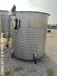 Used- Will-Flow Corp. Jacketed Mix Tank, 1,000 Gallon, 304 Stainless Steel, Vertical. Approximate 66" diameter x 70" straigh...