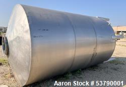 Used 3,400 Gallon (14,000 Liter) Vertical 304 Stainless Steel Tank