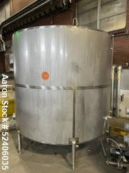 Tanque D'Acler de industrias usadas, aproximadamente 6625 litros (1750 galones), acero inoxidable 304, vertical. Aproximadam...