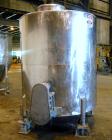 Used Tank, 1000 Gallons, 304 Stainless Steel, Vertical. Approximately 67