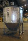 Used Tank, 1000 Gallons, 304 Stainless Steel, Vertical.  Approximately 72