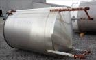 Used Tank, 1300 Gallon, 304 Stainless Steel, Vertical. Approximately 68