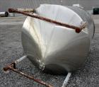 Used Tank, 1300 Gallon, 304 Stainless Steel, Vertical. Approximately 68