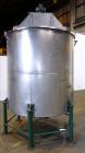 Used Tank, 1,200 Gallons, 304 Stainless Steel, Vertical. Approximate 71