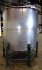 Used Tank, 1,200 Gallons, 304 Stainless Steel, Vertical. Approximate 71