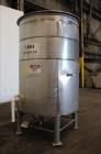 Used Tank, Approximate 1,000 Gallon, 304 Stainless Steel, Vertical. Approximate 60