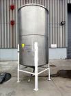Used Tank, Approximate 1,000 Gallon, 304 Stainless Steel, Vertical. Approximate 56
