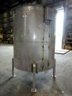 Used Tank, Approximate 1000 Gallon, 304 Stainless Steel, Vertical.