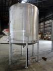 Used Tank, Approximate 2,000 Gallons, 304 Stainless Steel, Vertical.