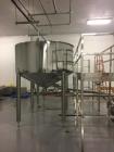 Used- 1,000 Gallon Stainless Steel Tank.