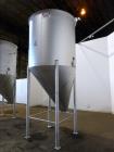 Used Apache Stainless Tank, Approximate 1,000 Gallon, 304 Stainless Steel, Vert
