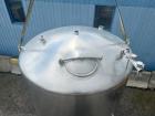 Gebraucht - 1850 Gallonen Waukesha Cherry Burrell 316 Edelstahltank. Innenmaße: 80' x 74' gerade Seite. Mittlerer Austrag: 4...