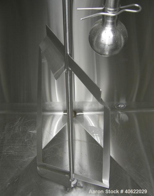 Used Flavor tank, (3) compartment, approximate 600 gallon each, 304 stainless steel.  Each compartment measures 43" x 64" x approx 52" deep.  V shaped top, sloped bottom.  Each compartment is equippe...