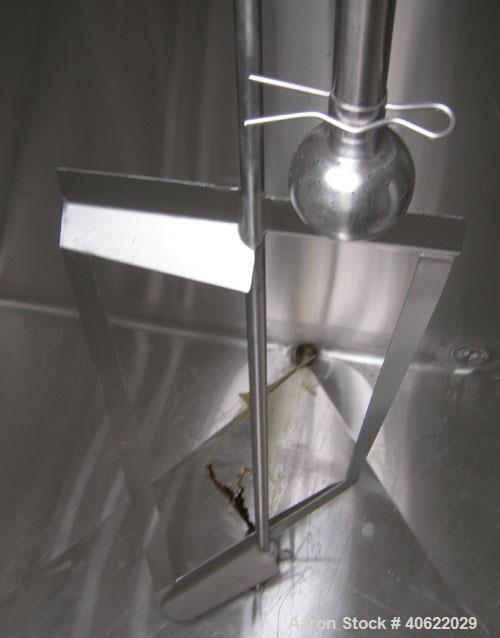 Used Flavor tank, (3) compartment, approximate 600 gallon each, 304 stainless steel.  Each compartment measures 43" x 64" x approx 52" deep.  V shaped top, sloped bottom.  Each compartment is equippe...